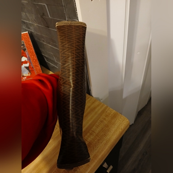 SOLD VALENTINO GUC Clutch - Picture 3 of 8